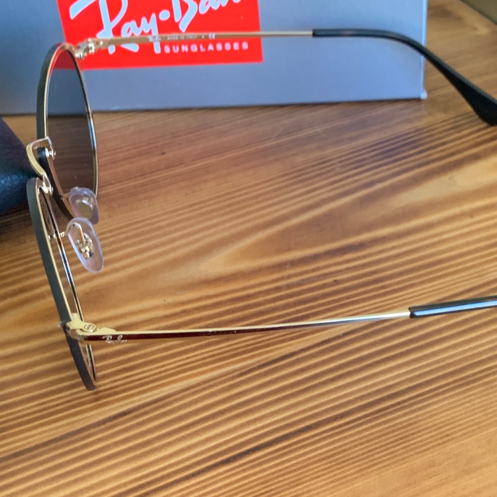 Ray-Ban Women’s Black & Gold Round Sunglasses NIB - Picture 4 of 5